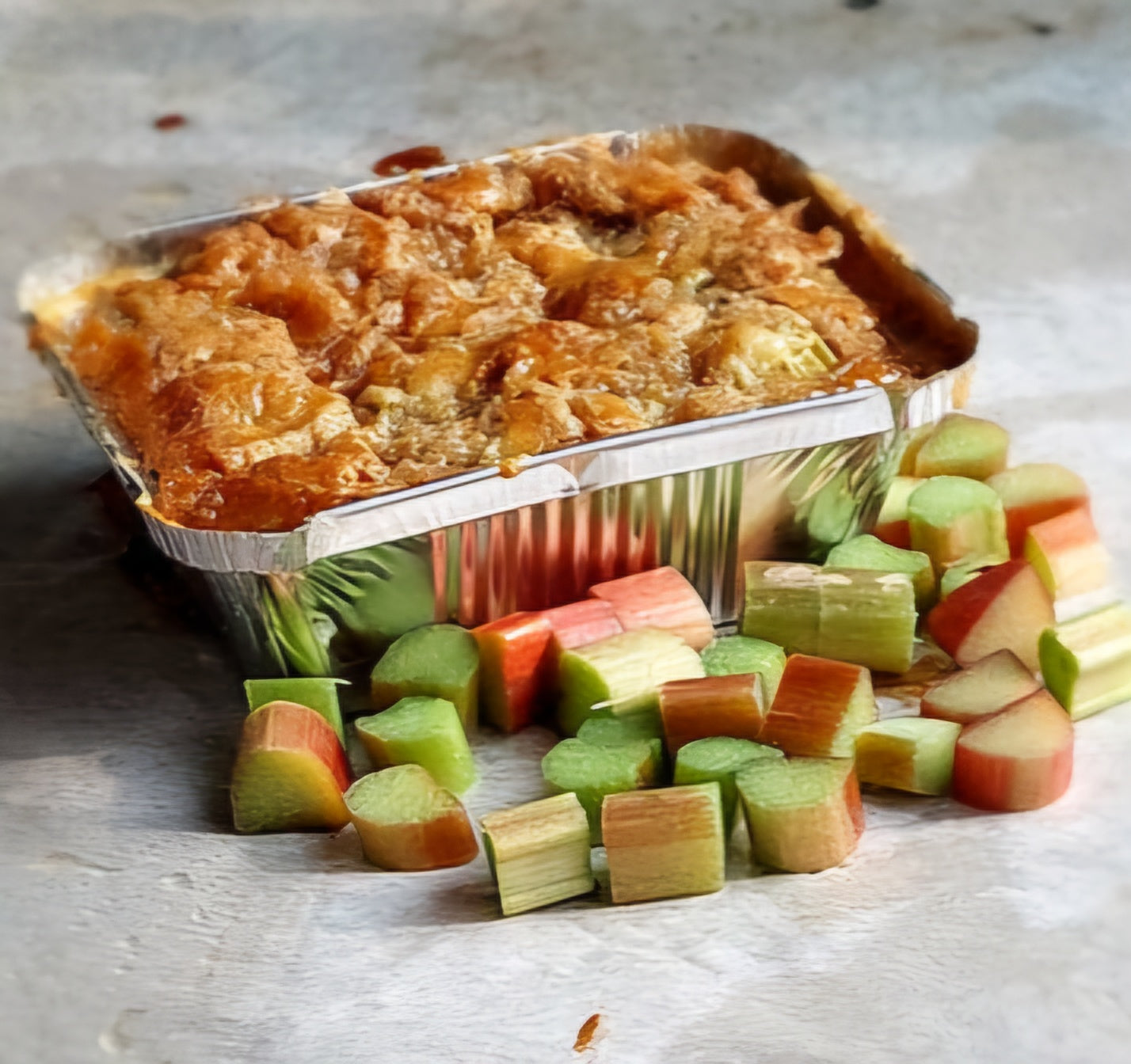 Ma création de saison: GÂTEAU RHUBARBE & CARAMEL ***avec des fraises