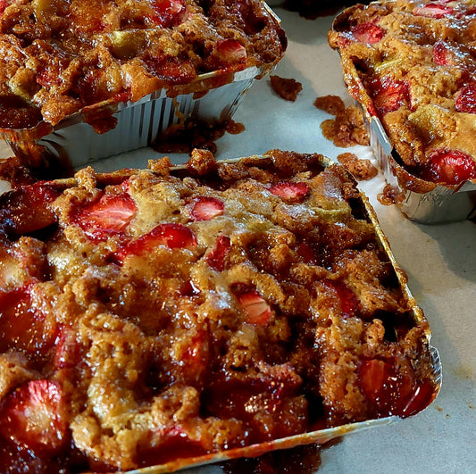 Ma création de saison: GÂTEAU RHUBARBE & CARAMEL ***avec des fraises